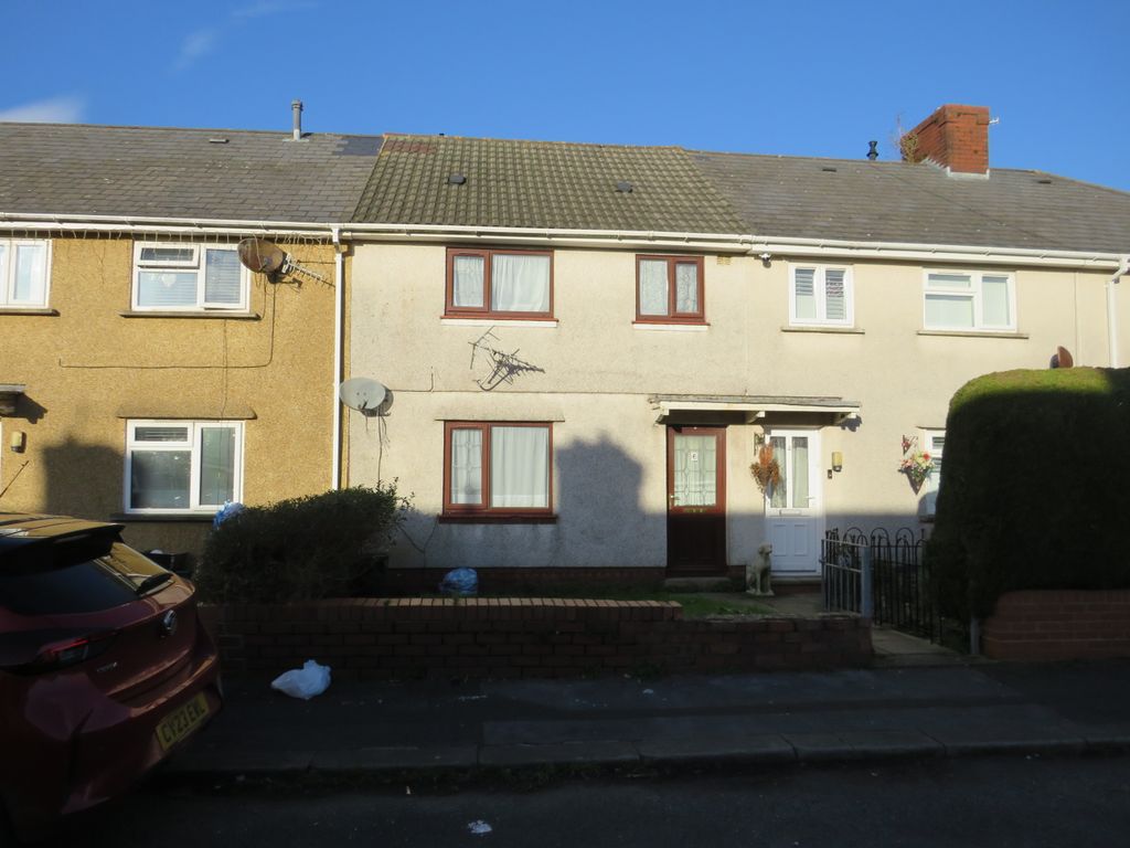 3 bed terraced house for sale in Graig Avenue, Llanelli SA15, £79,995