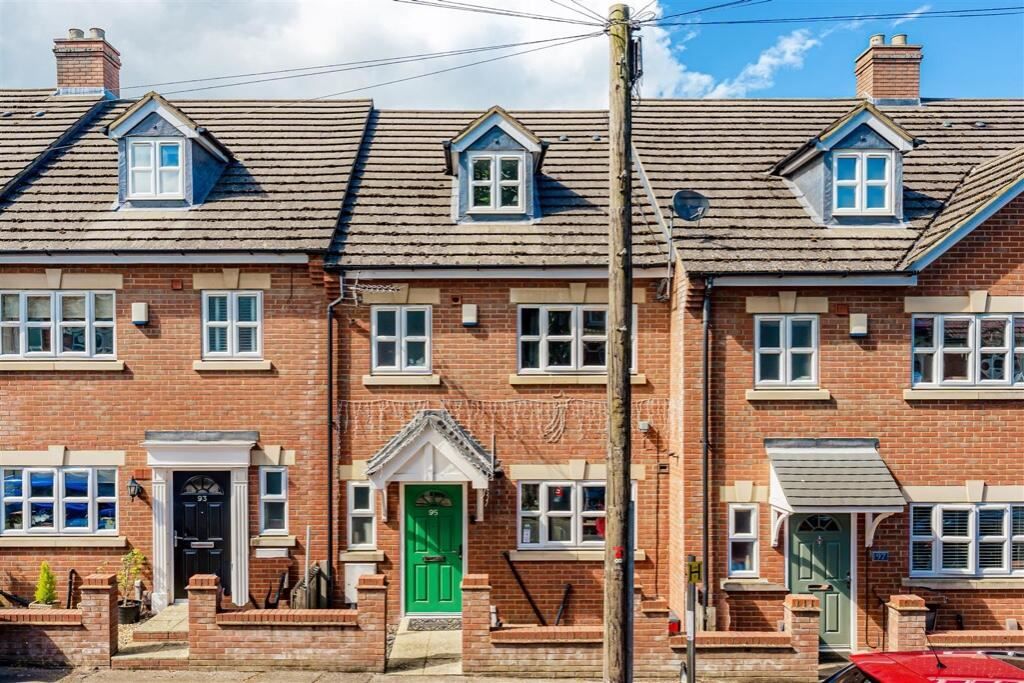 4 bed terraced house for sale in St. Peters Avenue, Kettering NN16 Zoopla