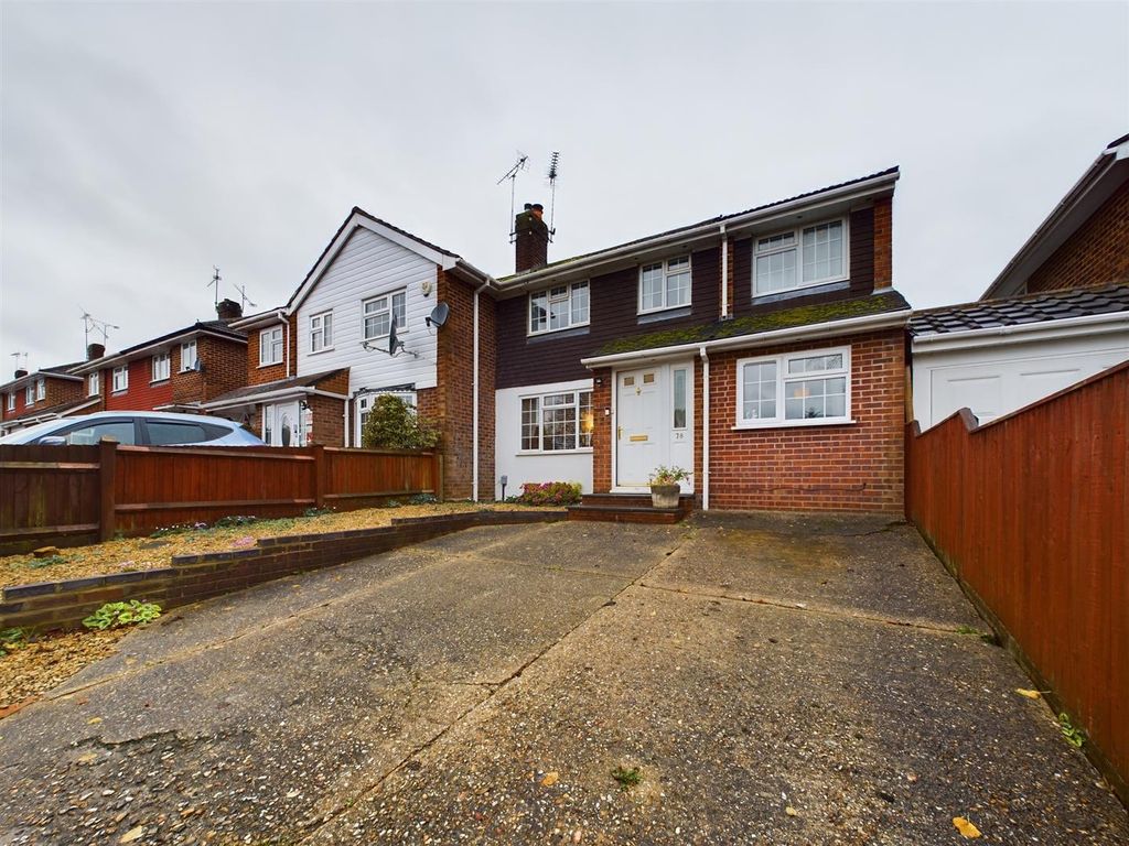 4 bed semidetached house for sale in Fairford Road, Tilehurst, Reading