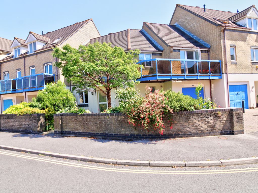 3 bed end terrace house for sale in Atlantic Close, Ocean Village