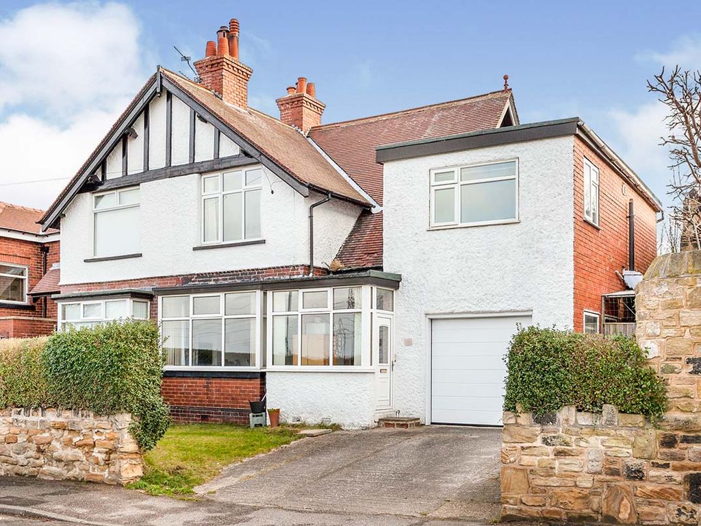 4 bed semidetached house for sale in Greenside, Walton, Wakefield