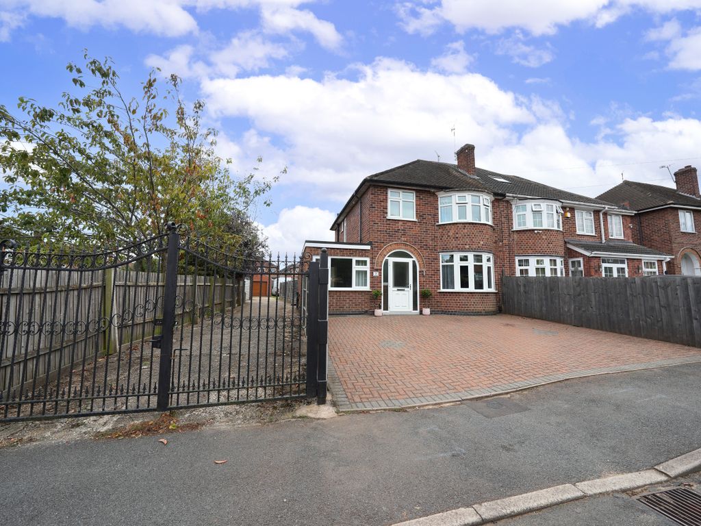 4 bed semidetached house for sale in Fernhurst Road, Leicester