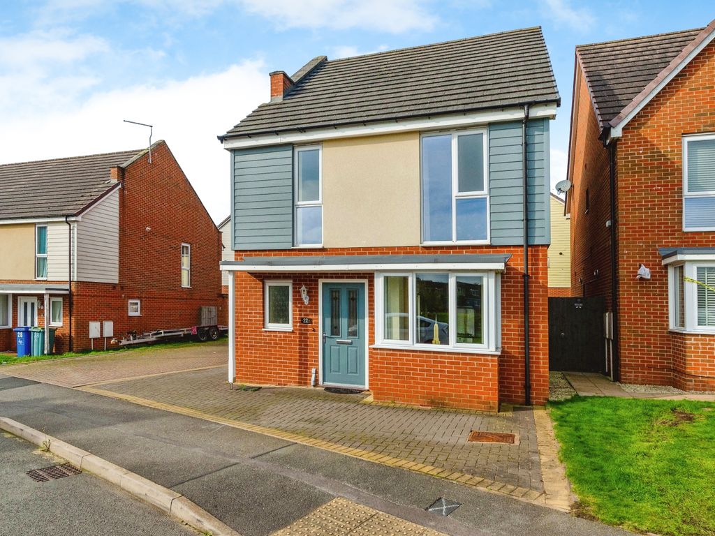 3 bed detached house for sale in Elizabeth Road, Cannock WS11, £260,000