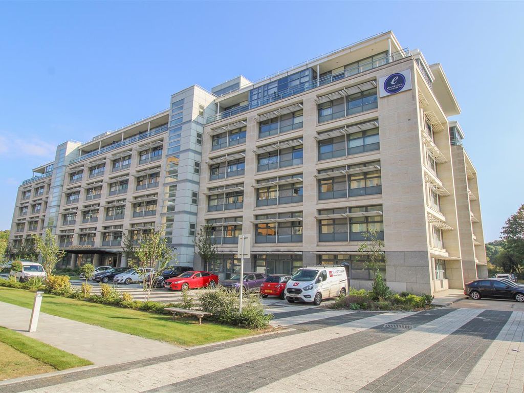 1 bed flat for sale in Edinburgh Gate, Harlow CM20, £200,000 Zoopla