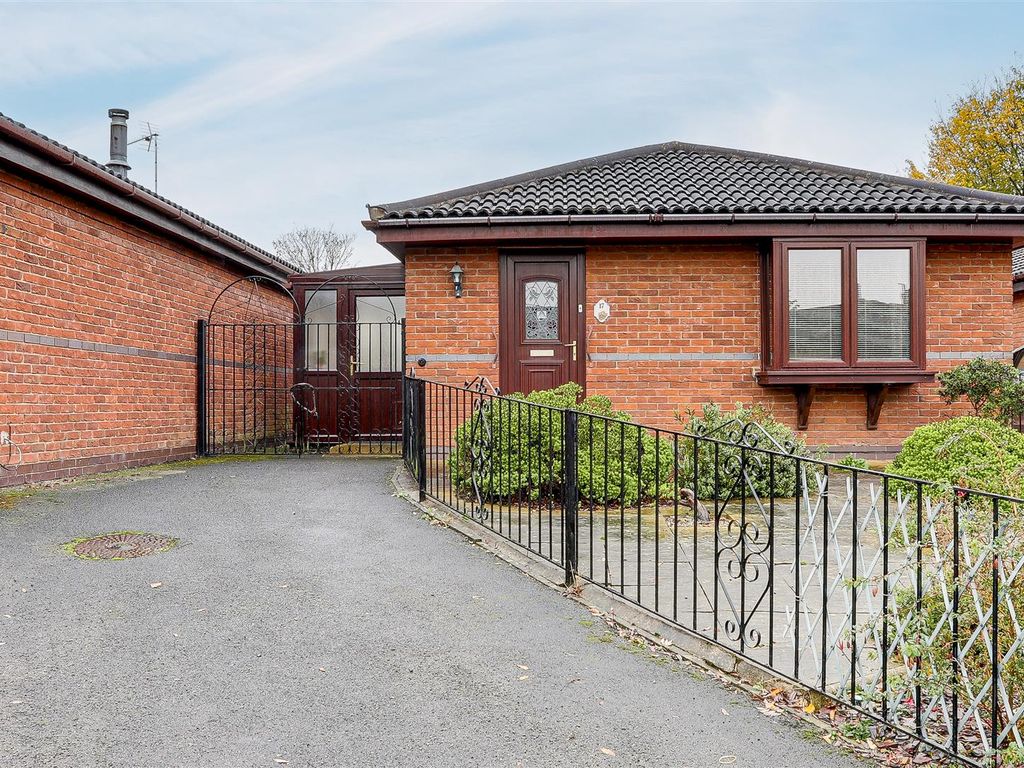 2 bed detached bungalow for sale in Avon Gardens, West Bridgford