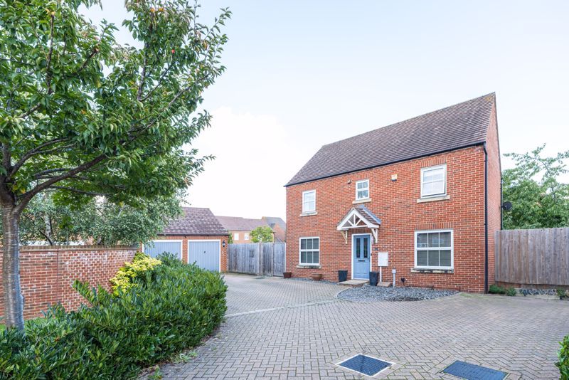 4 bed detached house for sale in Ultra Avenue, Bletchley, Milton Keynes