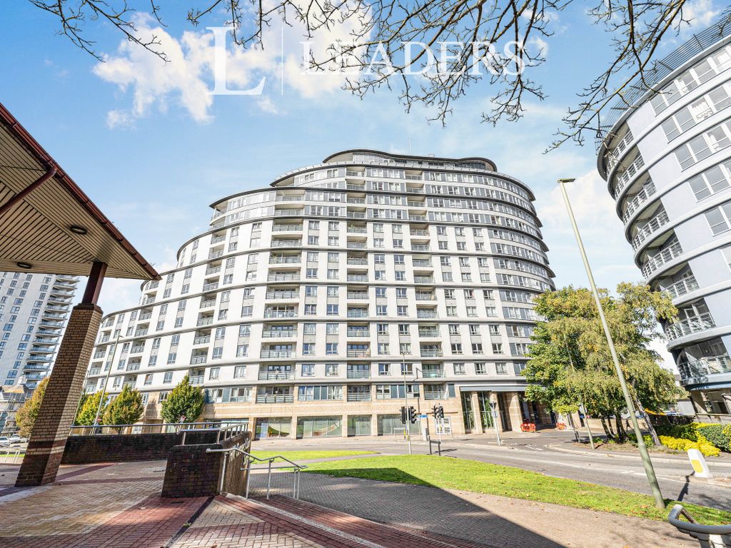 2 bed flat to rent in Station Approach, Woking GU22, £1,600 pcm Zoopla