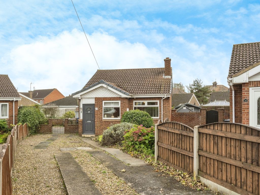 2 bed detached bungalow for sale in Barnsdale View, Norton, Doncaster