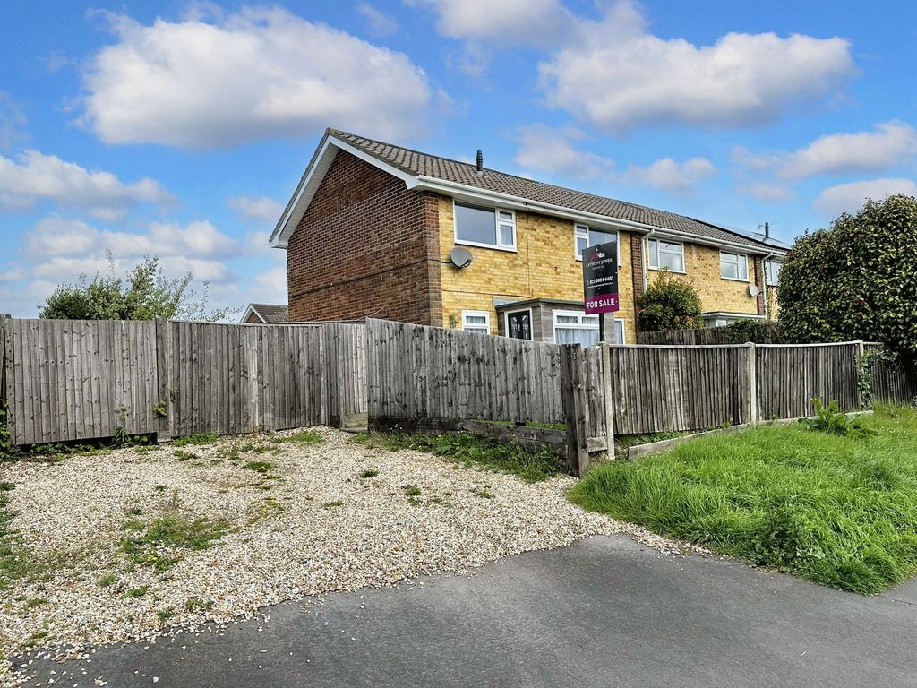 3 bed end terrace house for sale in Butts Ash Lane, Hythe SO45, £