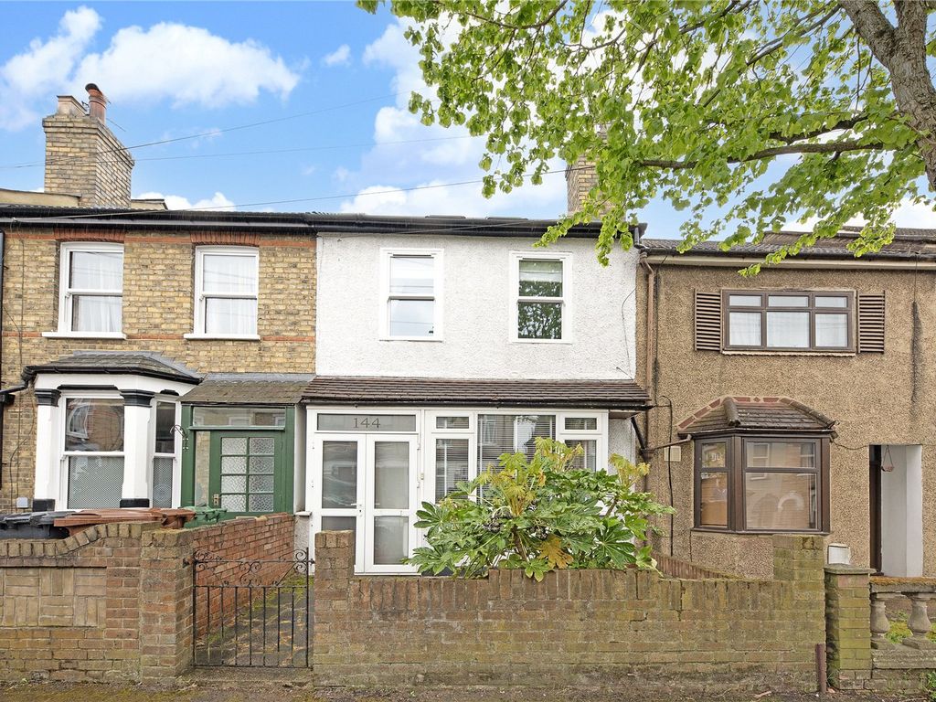 3 bed terraced house to rent in Gloucester Road, Walthamstow, London