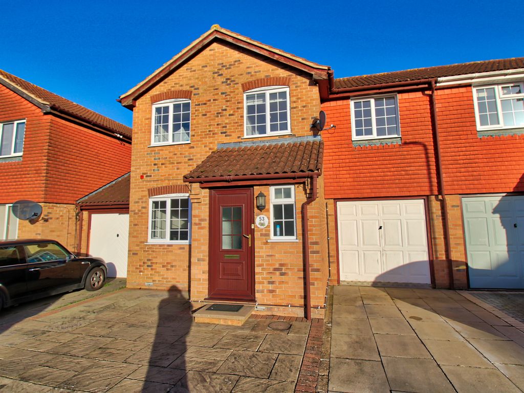 4 bed semidetached house for sale in St. Matthews Close, Evesham WR11