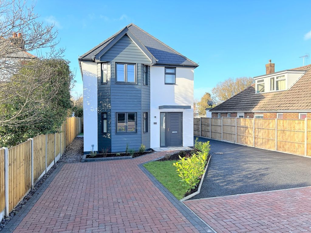 4 bed detached house to rent in Foxholes Road, Oakdale, Poole BH15, £2,200 pcm Zoopla