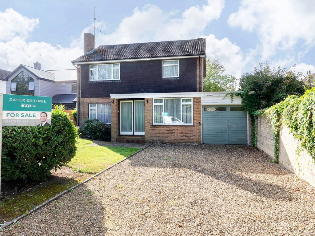 4 bed detached house for sale in Walnut Close, Cheltenham GL52, £