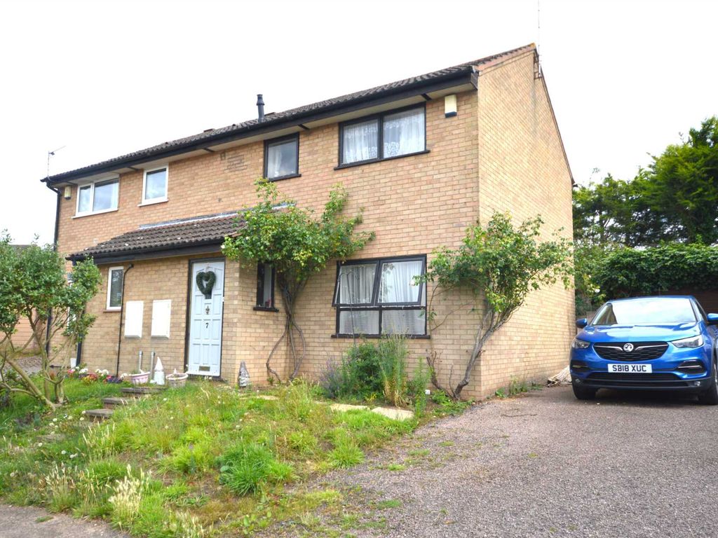 3 bed semidetached house for sale in Greenacre Close, Brundall NR13, £