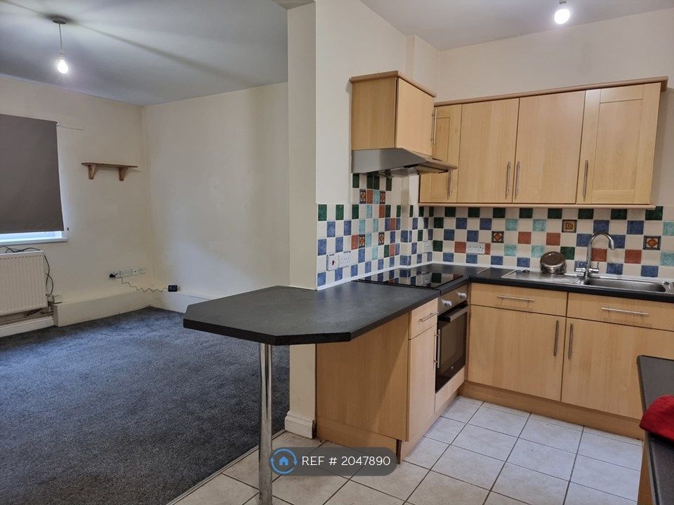 2 bed flat to rent in Crynant, Neath SA10, £625 pcm Zoopla