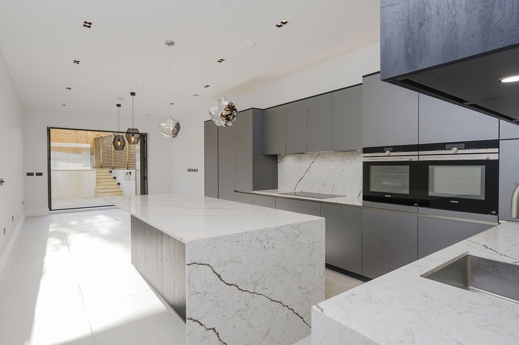5 bed semidetached house to rent in Cottenham Park Road, West