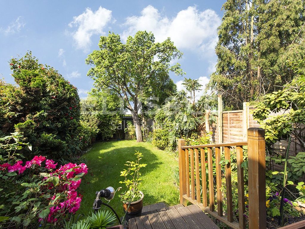 3 bed terraced house for sale in Hamilton Road, London NW11 Zoopla