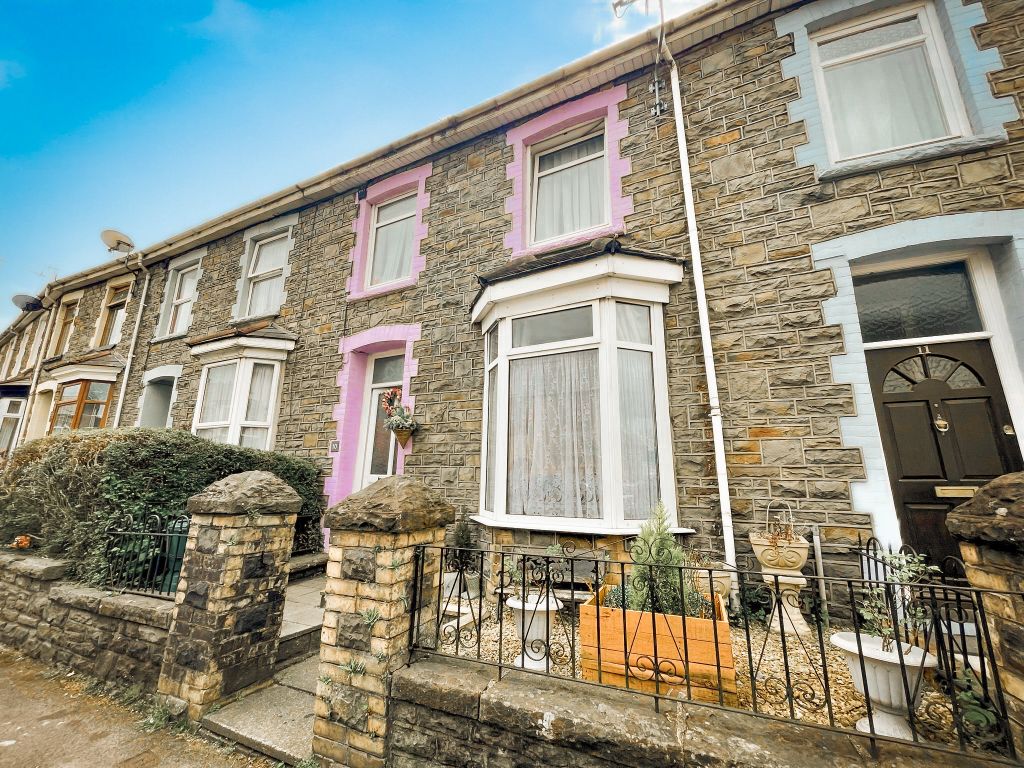 4 bed terraced house for sale in Clifton Crescent, Aberaman, Aberdare