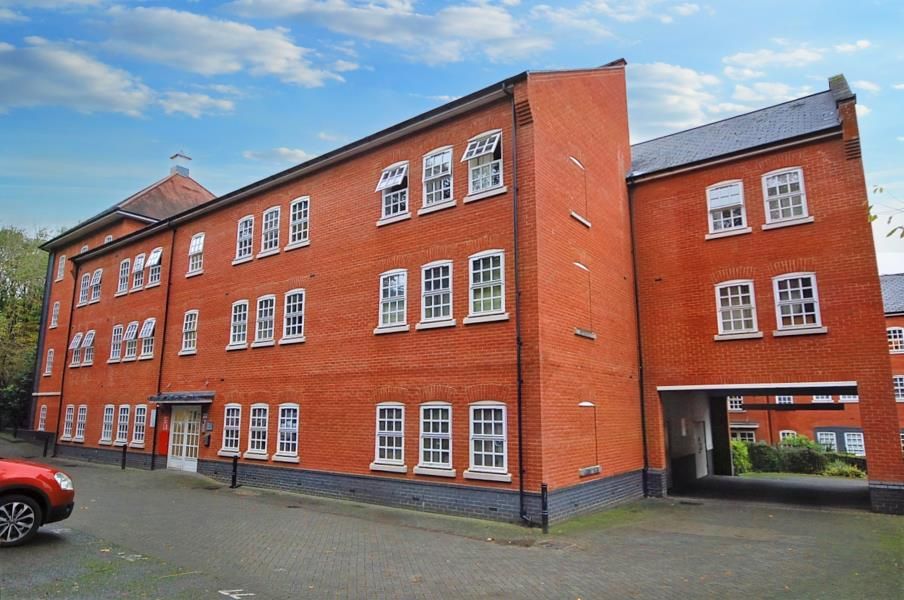 2 bed flat for sale in Albany Gardens, Colchester CO2, £165,000 Zoopla