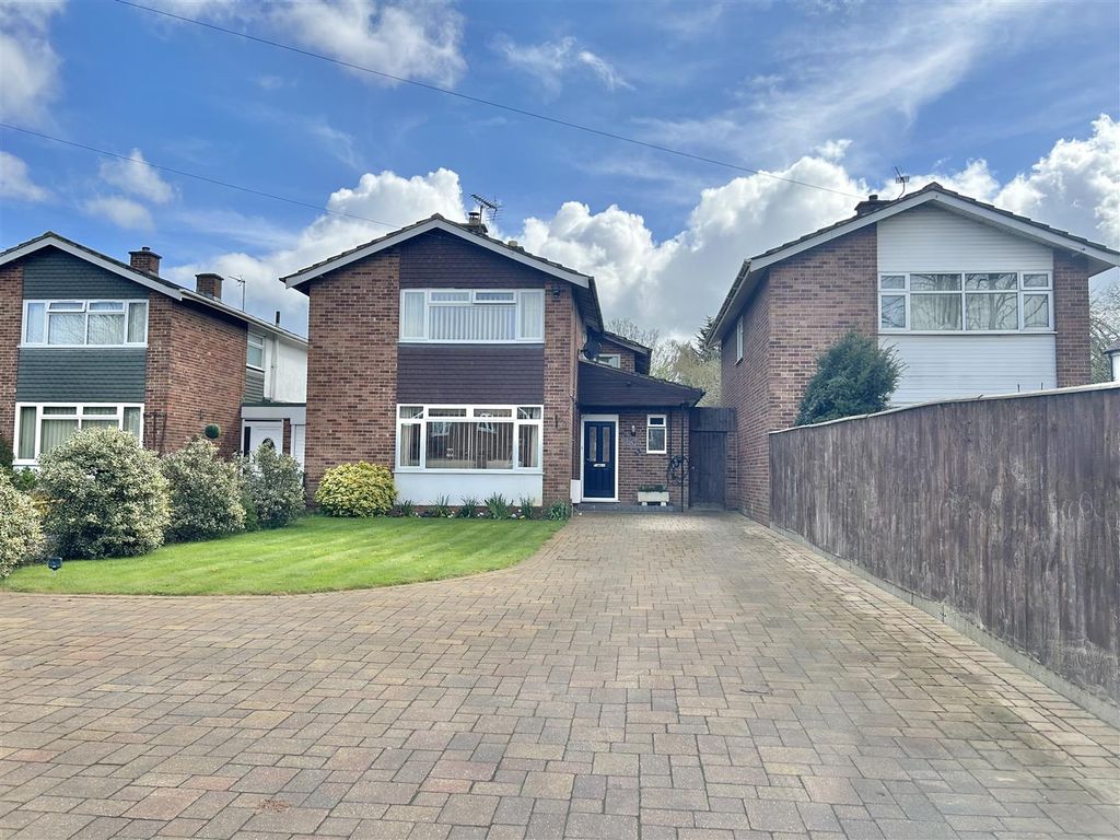 4 bed link detached house for sale in Grange Road, Tuffley, Gloucester