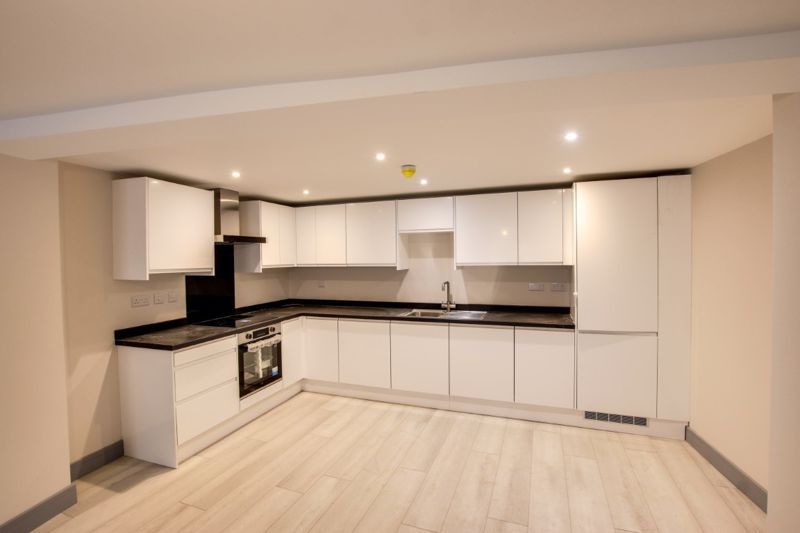 1 bed flat to rent in Silver Street, Trowbridge BA14, £750 pcm Zoopla