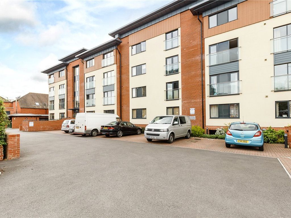 2 bed flat to rent in West Street, Newbury, Berkshire RG14 Zoopla