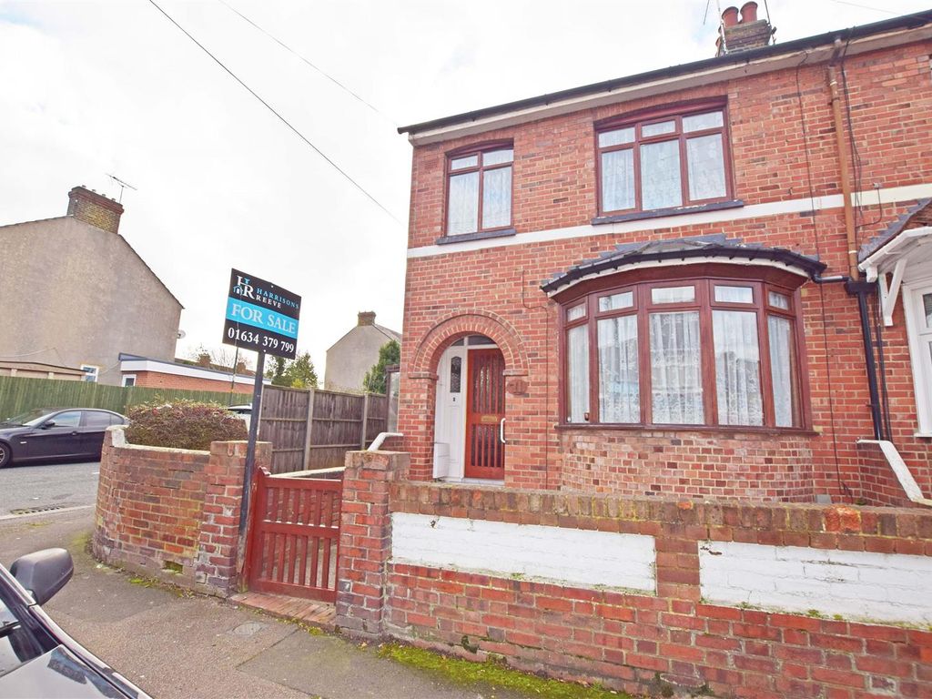 3 bed end terrace house for sale in Valley Road, Gillingham ME7, £