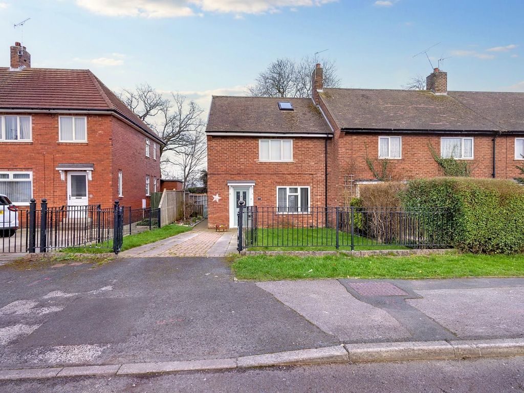 3 bed end terrace house to rent in Walworth Avenue, Harrogate HG2, £