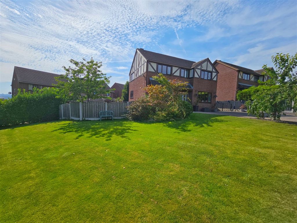 4 bed detached house for sale in Oaks Farm Drive, Darton, Barnsley S75