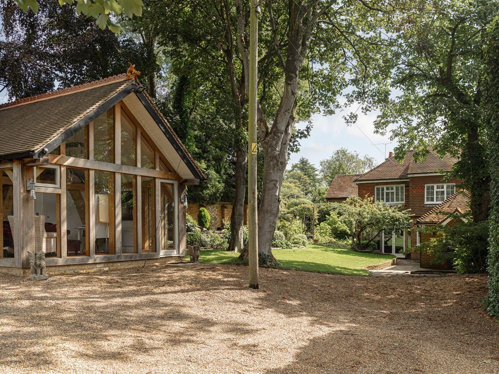 4 bed property for sale in Castle Square, Bletchingley, Redhill RH1, £