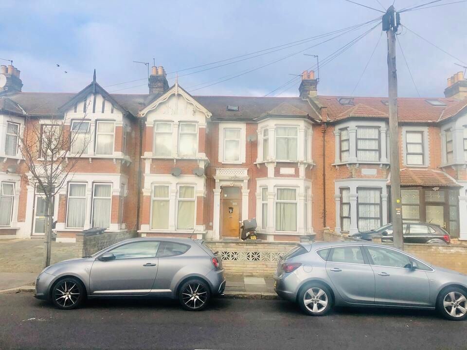 9 bed shared for sale in Mayfair Avenue, Ilford, Essex