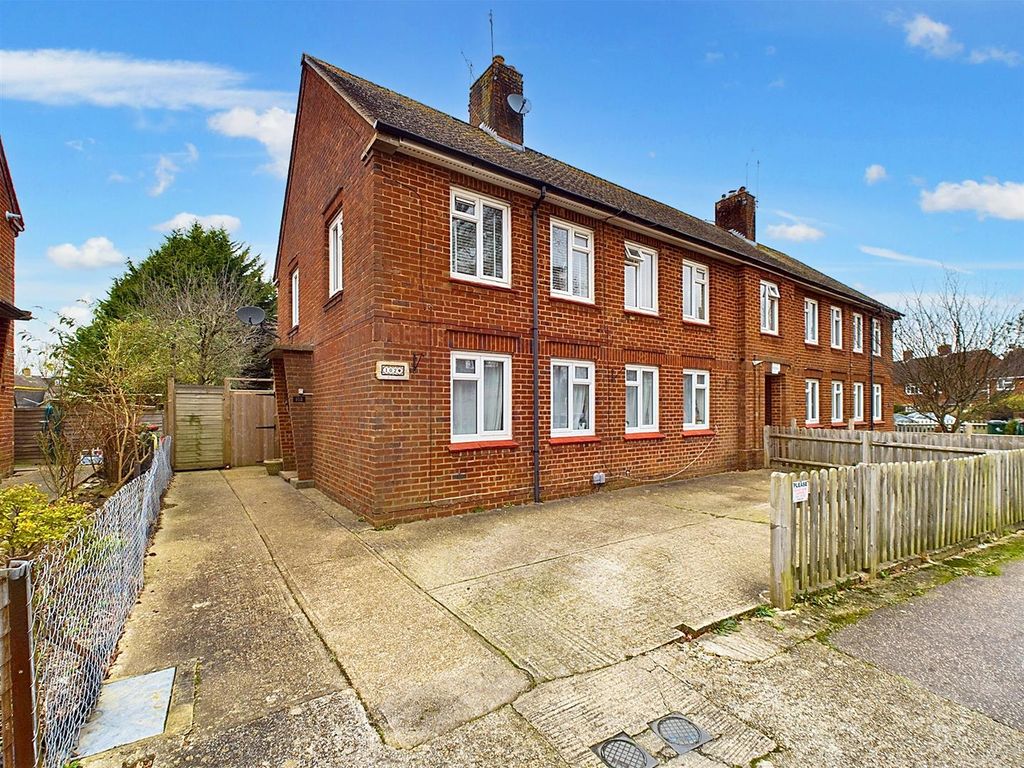 1 bed for sale in The Dingle, Crawley RH11, £229,950 Zoopla