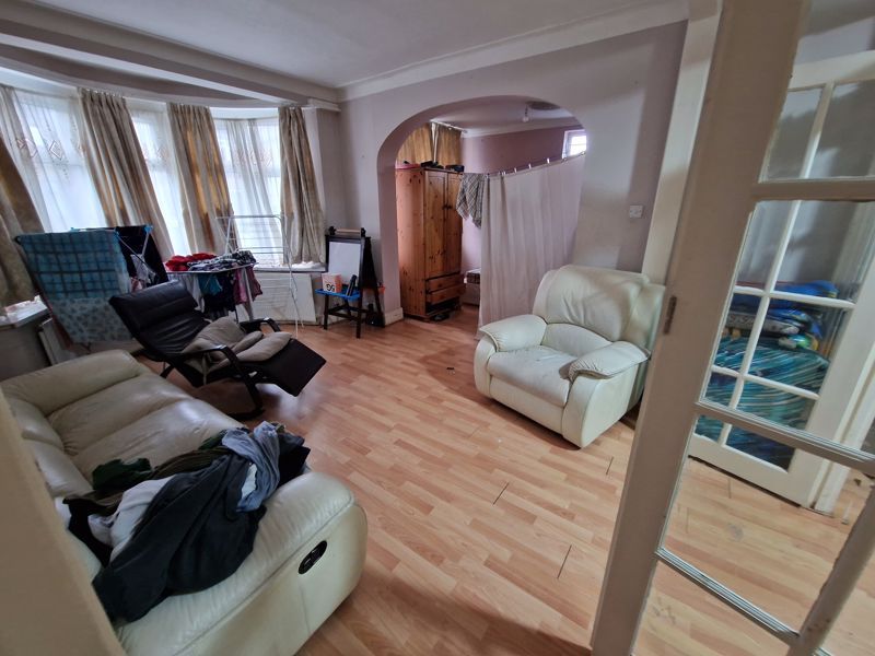 5 bed property to rent in Lancing Road, Ilford IG2 Zoopla