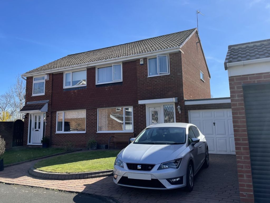 3 bed semidetached house for sale in Cowdray Court, Newcastle Upon