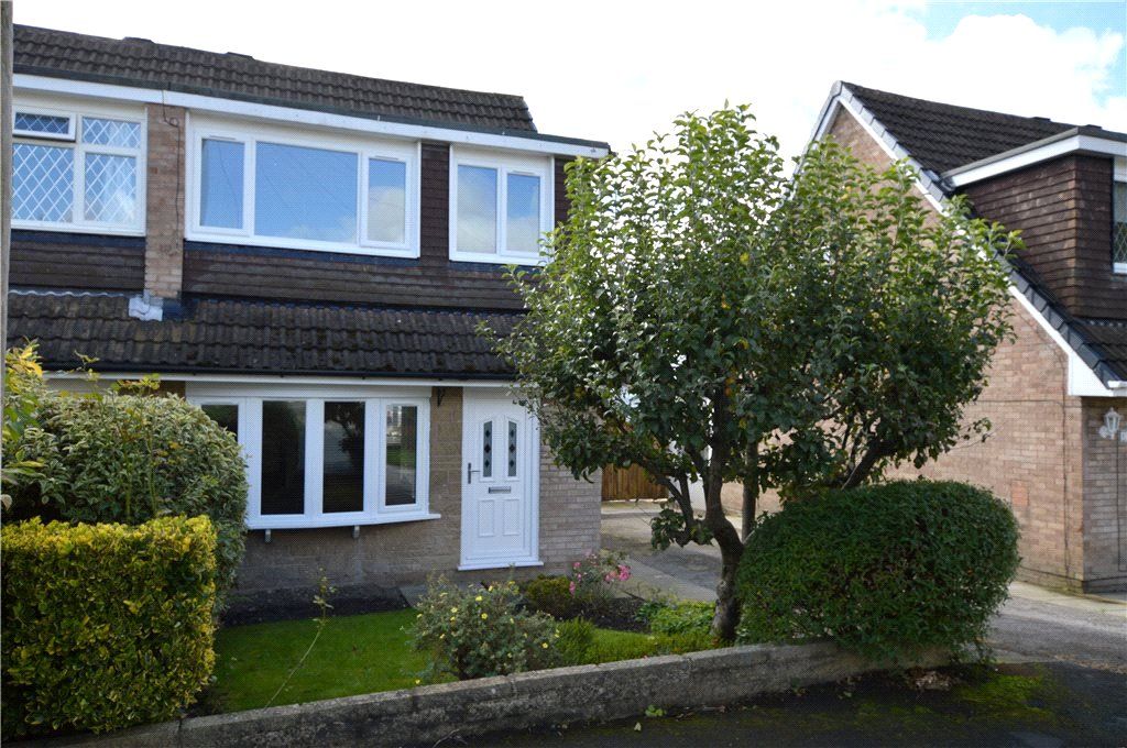 3 bed semidetached house for sale in Thornlea Close, Yeadon, Leeds