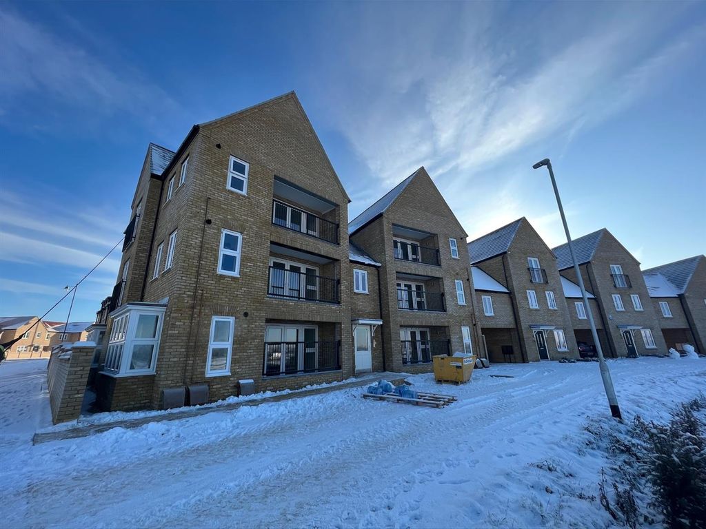 2 bed flat to rent in Dobbins Avenue, West Cambourne, Cambridge CB23