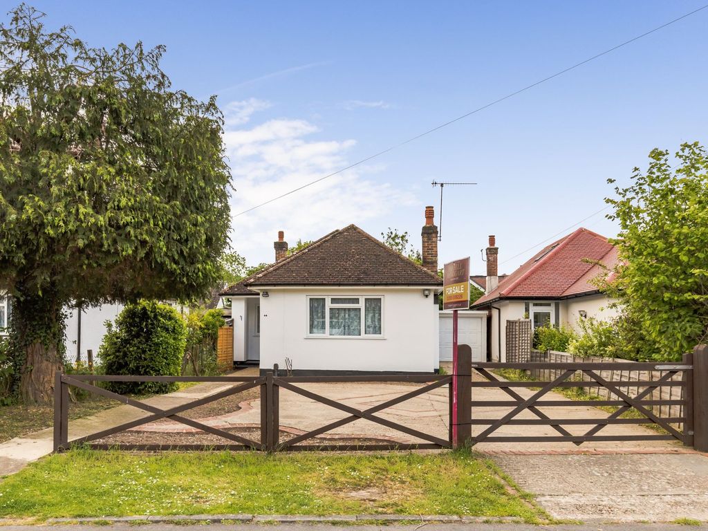 3 bed detached bungalow for sale in Castle Drive, Horley RH6, £500,000