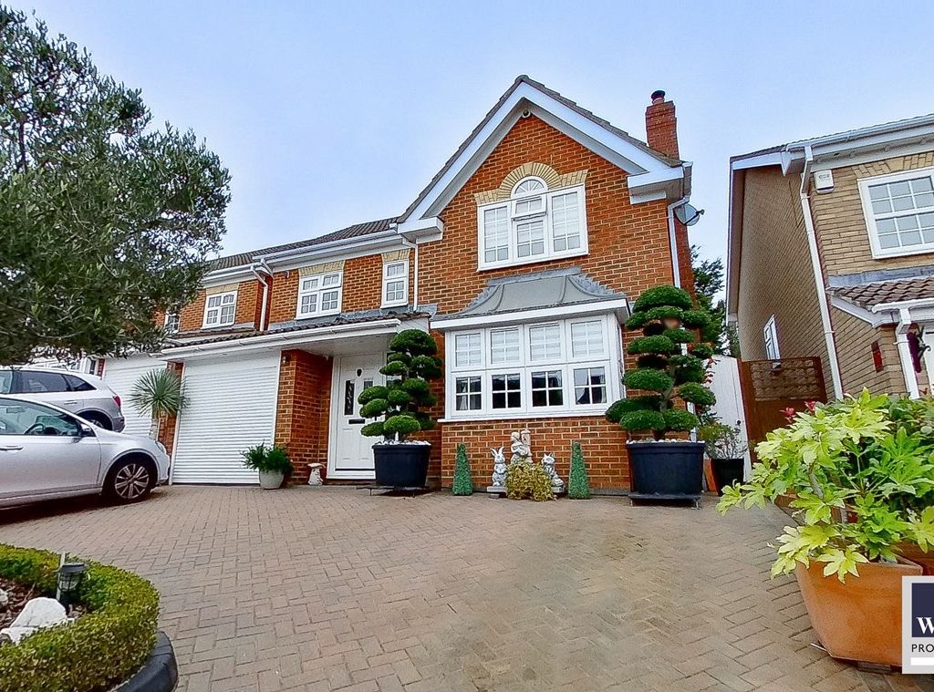 4 bed detached house for sale in The Poplars, Cheshunt, Waltham Cross