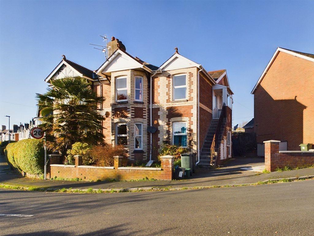 2 bed flat for sale in Garston Avenue, Newton Abbot TQ12, £185,000 Zoopla