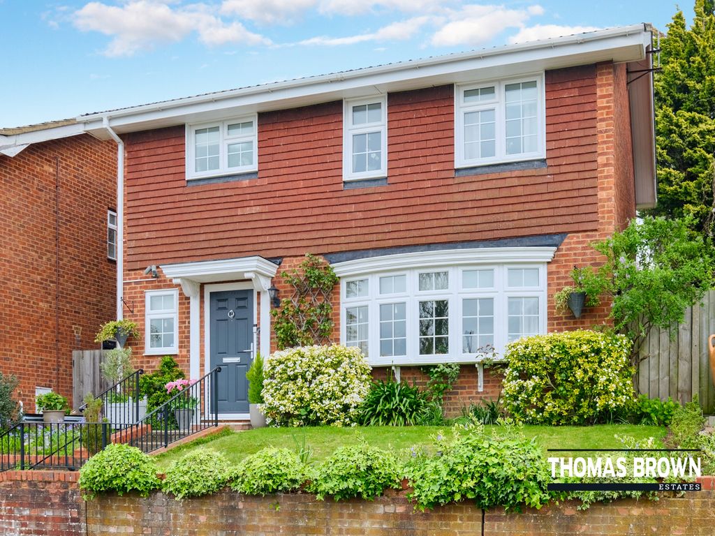 3 bed detached house for sale in Novar Close, Orpington BR6, £725,000