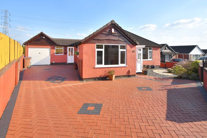 3 bed detached bungalow for sale in Midhurst Close, Packmoor, StokeOn
