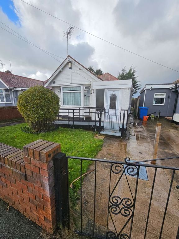 3 bed detached bungalow to rent in Weaver Avenue, Rhyl LL18, £950 pcm
