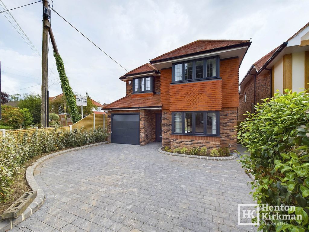 5 bed detached house for sale in Rosslyn Road, Billericay CM12, £
