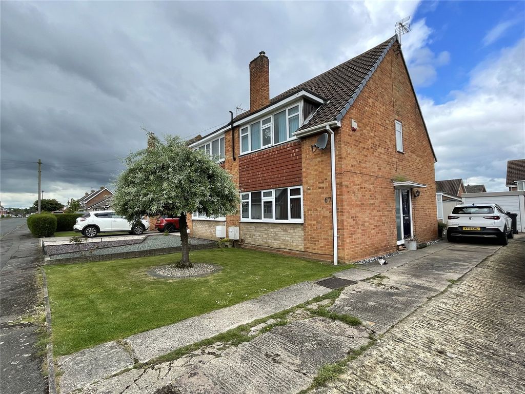 3 bed semidetached house for sale in Mayfield Drive, Hucclecote