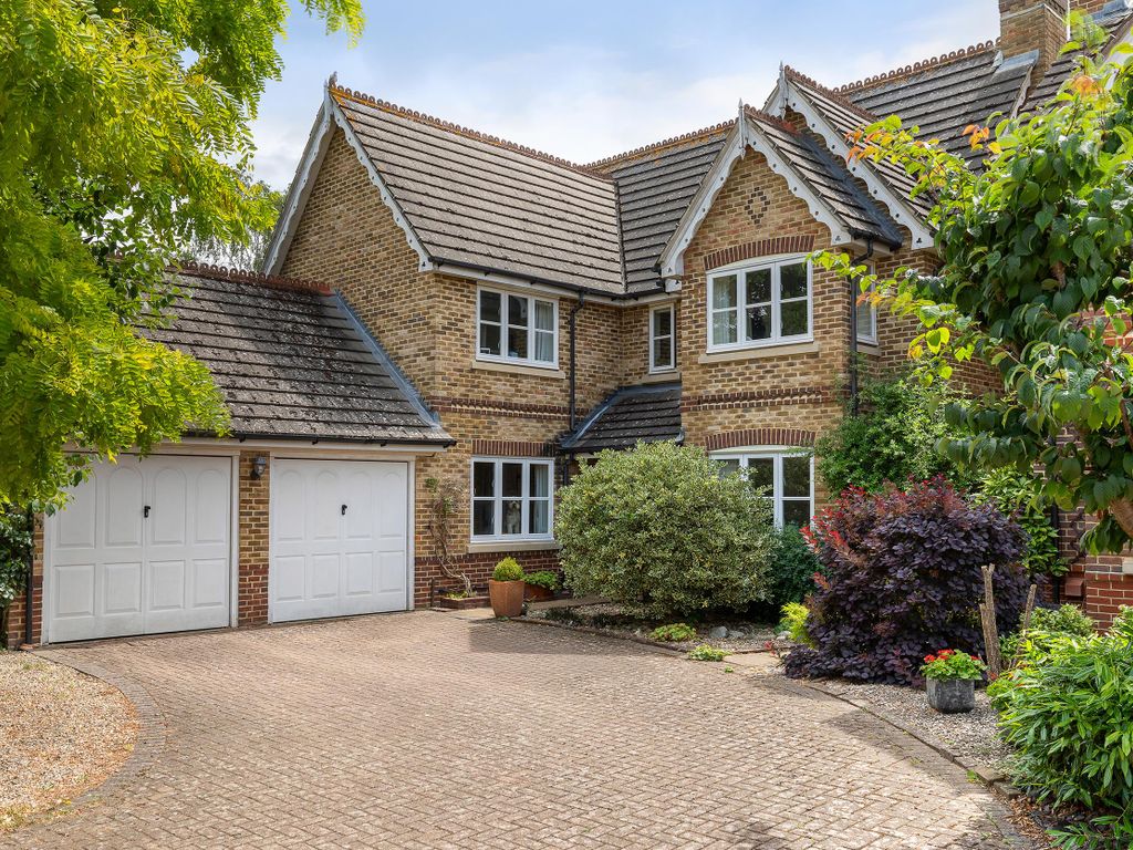 4 bed detached house for sale in Bainbridge Close, Ham, Richmond TW10