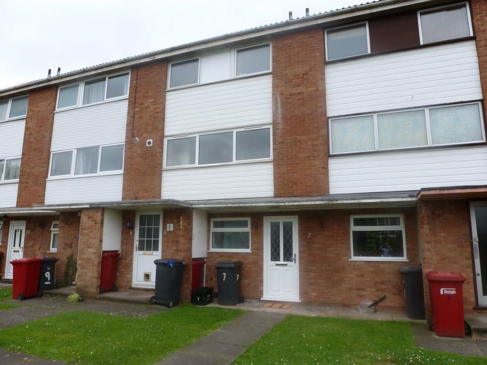 2 bed to rent in Harrogate Court, Langley, Berkshire SL3, £1,500 pcm Zoopla