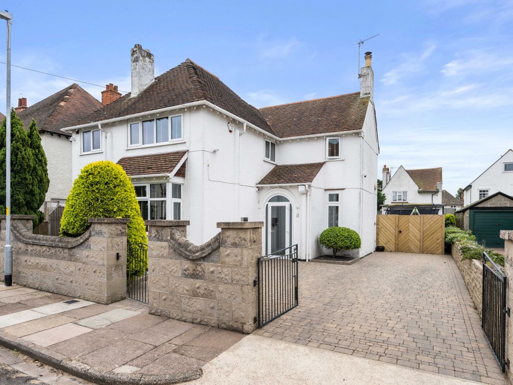 4 bed detached house for sale in Albert Avenue, Skegness PE25, £375,000