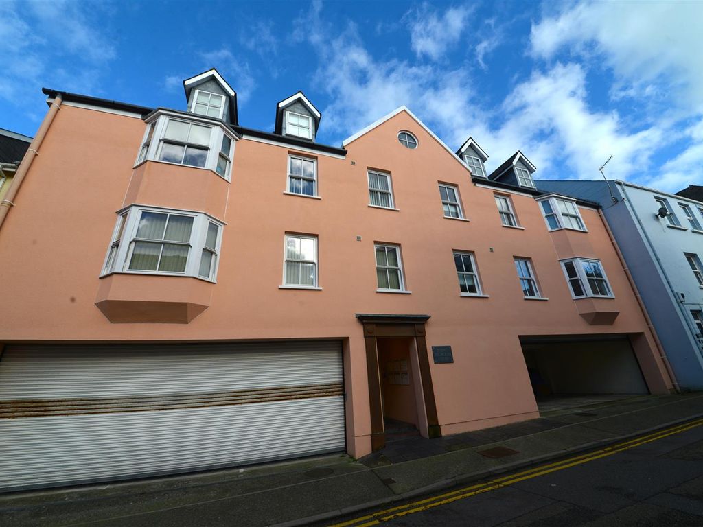 2 bed flat for sale in Warren Street, Tenby SA70, £229,950 Zoopla