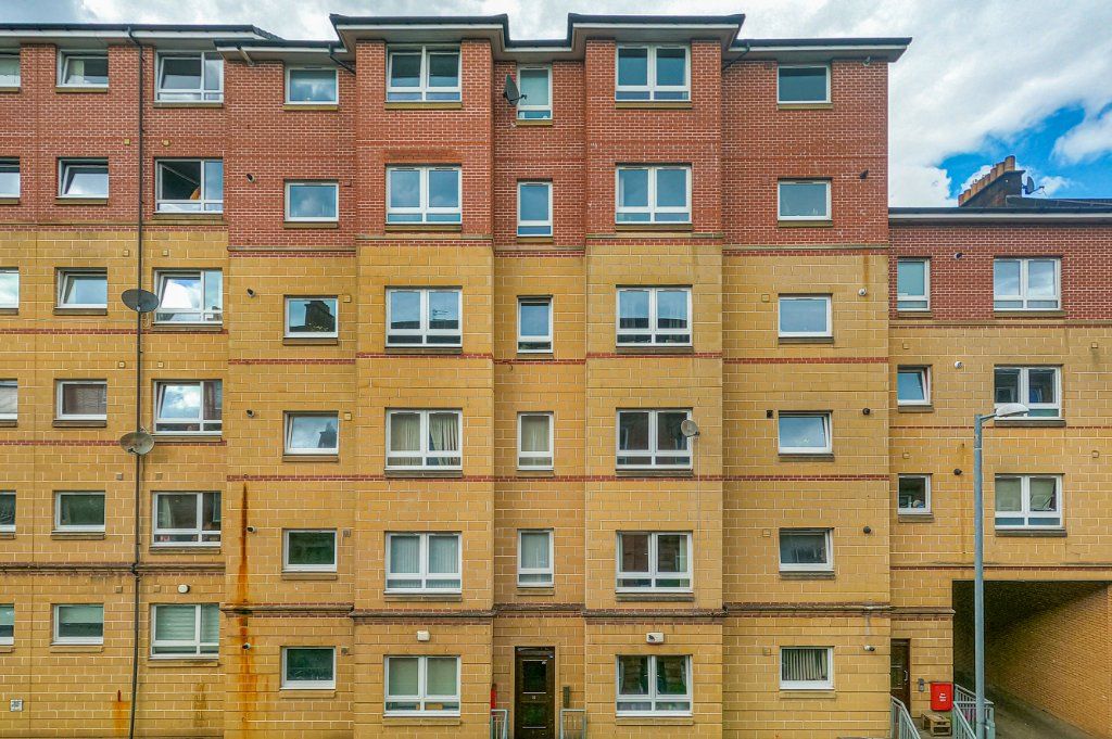 2 bed flat for sale in Roslea Drive, Dennistoun, Glasgow G31 Zoopla