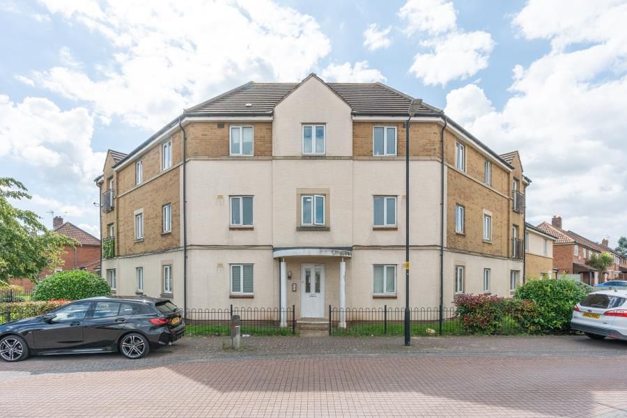 2 bed flat to rent in St. Gregorys Road, Horfield, Bristol BS7, £1,300